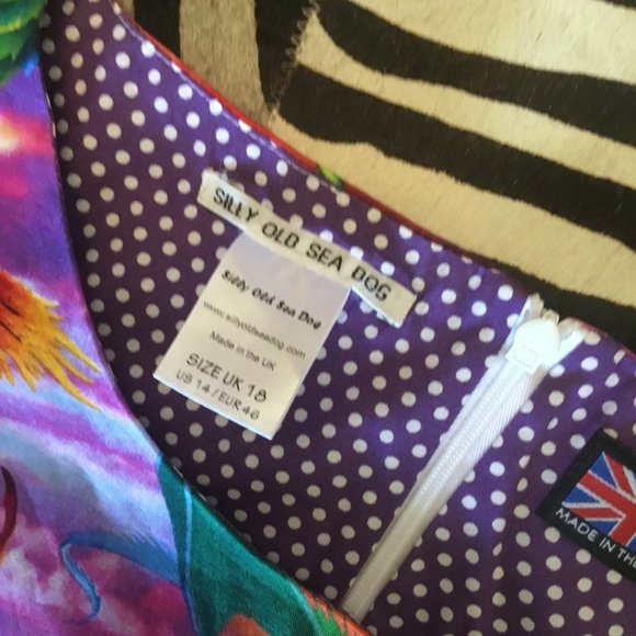 Unique Vintage   Silly Old Sea Dog Dragon dress size 18 UK new (16 US) - Picture 3 of 3